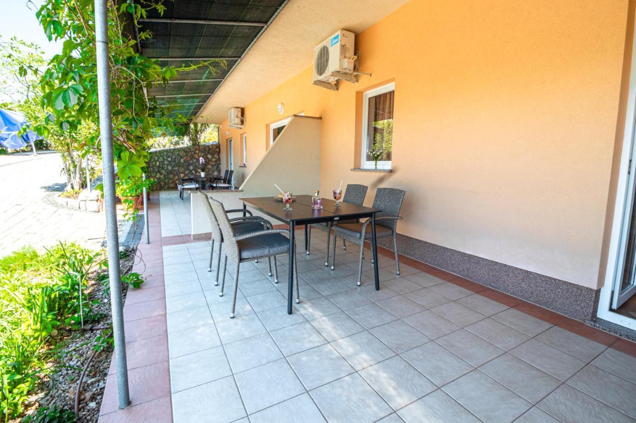 Apartments Sandra Kornić Εξωτερικό φωτογραφία