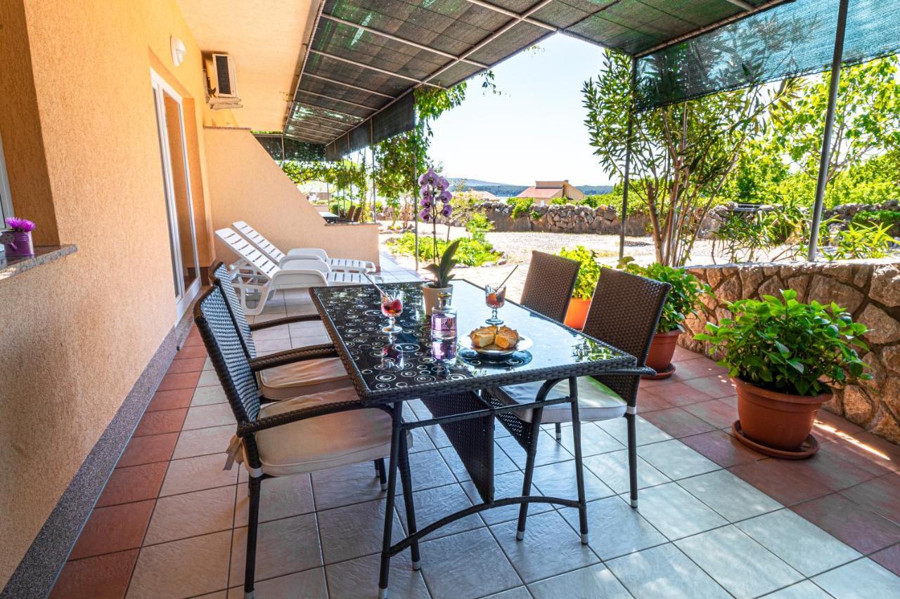 Apartments Sandra Kornić Εξωτερικό φωτογραφία
